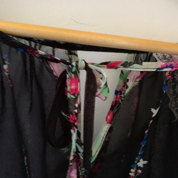 Maeve Anthropologie Black Sheer Multicolored Floral Cold Shoulder Top Size M - Picture 8 of 13